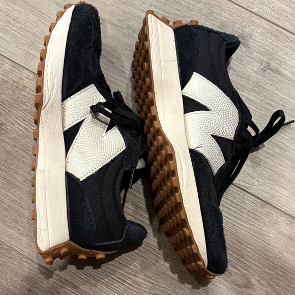 Black New Balance 327, women’s 7.5 - Picture 3 of 5